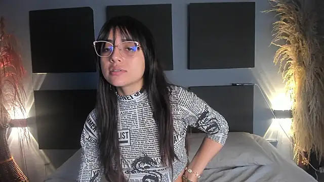 Snapshot of Sophy_SmileSweet chatting on February 6, 2025, 11:43 am Sophy SmileSweet online show from February 6, 2025, 11:43 am