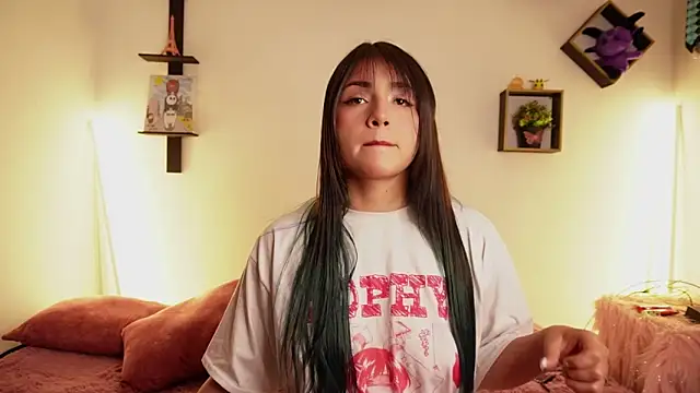 Snapshot of Sophy_SmileSweet chatting on October 17, 2025, 1:35 pm Sophy SmileSweet online show from October 17, 2025, 1:35 pm