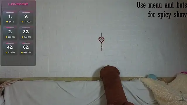 Snapshot of Evelina_Mi4 chatting on March 17, 2025, 10:28 pm Evelina Mi4 online show from March 17, 2025, 10:28 pm