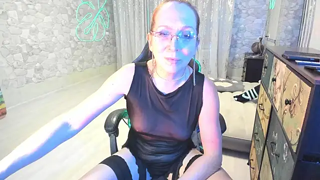 JessicaFamee online show from November 18, 2025, 9:41 pm