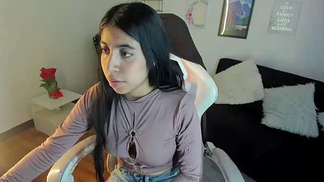 Snapshot of lunitaa18 chatting on September 24, 2025, 8:34 pm lunitaa18 online show from September 24, 2025, 8:34 pm