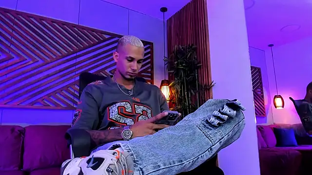 Snapshot of MagnusFrost chatting on January 25, 2025, 7:28 pm MagnusFrost online show from January 25, 2025, 7:28 pm