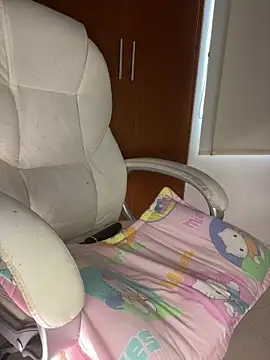 Snapshot of LynnSam_ chatting on December 1, 2024, 9:48 pm LynnSam online show from December 1, 2024, 9:48 pm