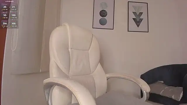 Snapshot of LynnSam_ chatting on March 21, 2025, 1:13 am LynnSam online show from March 21, 2025, 1:13 am