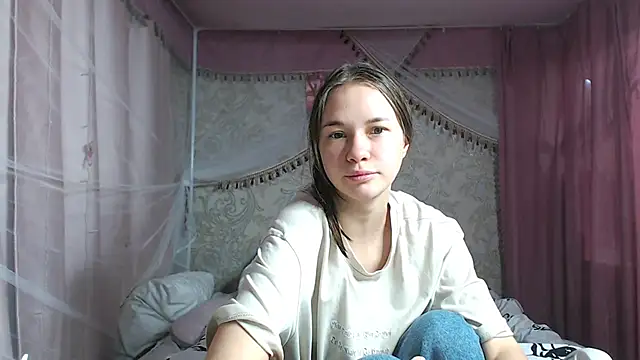 leila bambi  online show from November 22, 2025, 12:15 pm