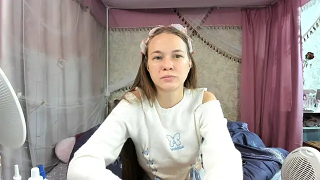 leila bambi  online show from March 1, 2026, 8:55 pm