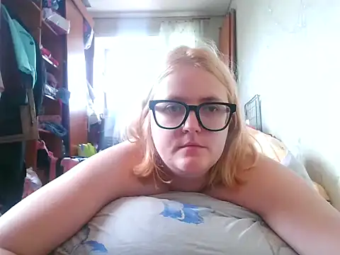 Snapshot of DesireMelissa chatting on October 3, 2025, 10:56 am DesireMelissa online show from October 3, 2025, 10:56 am