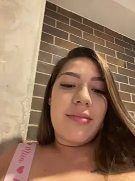 Snapshot of Latina_vanessa chatting on August 4, 2026, 3:21 am Latina vanessa online show from August 4, 2026, 3:21 am
