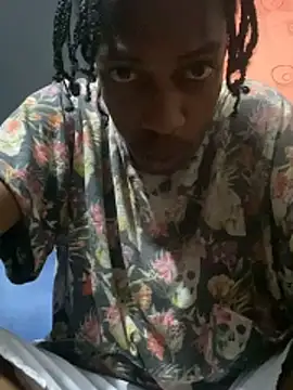 Larry-n-clouds online show from December 3, 2025, 12:29 am