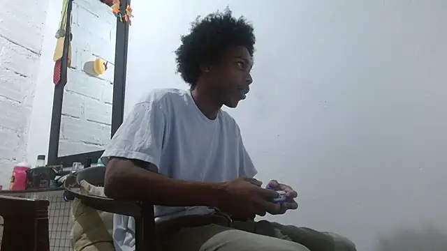 Larry-n-clouds online show from February 3, 2026, 3:04 am