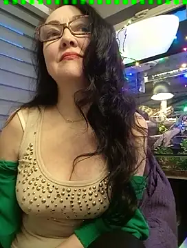 Snapshot of CamilleDesire chatting on February 17, 2025, 5:21 pm CamilleDesire online show from February 17, 2025, 5:21 pm