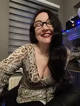 Snapshot of CamilleDesire chatting on October 24, 2025, 4:58 pm CamilleDesire online show from October 24, 2025, 4:58 pm