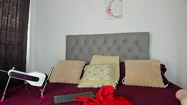 Snapshot of Nicol_Swift_ chatting on October 10, 2025, 9:47 pm Nicol Swift online show from October 10, 2025, 9:47 pm