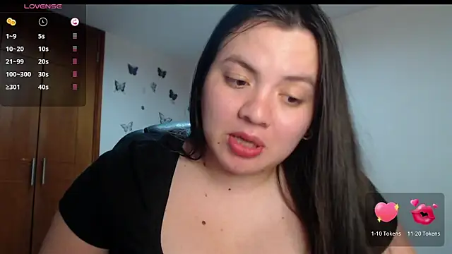 Snapshot of Sarahros1 chatting on October 4, 2025, 1:36 am Sarahros1 online show from October 4, 2025, 1:36 am