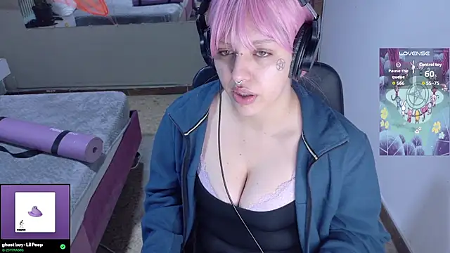 Snapshot of Eli666uwu chatting on October 20, 2025, 4:07 pm Eli666uwu online show from October 20, 2025, 4:07 pm