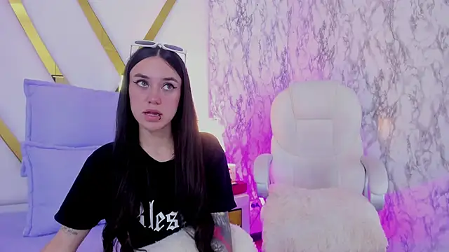 Snapshot of Athziry_ chatting on December 14, 2024, 1:28 am Athziry online show from December 14, 2024, 1:28 am