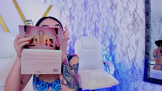 Snapshot of Athziry_ chatting on December 18, 2024, 9:40 pm Athziry online show from December 18, 2024, 9:40 pm