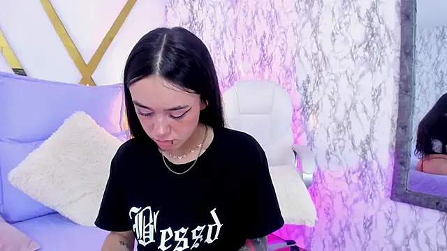 Snapshot of Athziry_ chatting on December 20, 2024, 9:39 pm Athziry online show from December 20, 2024, 9:39 pm