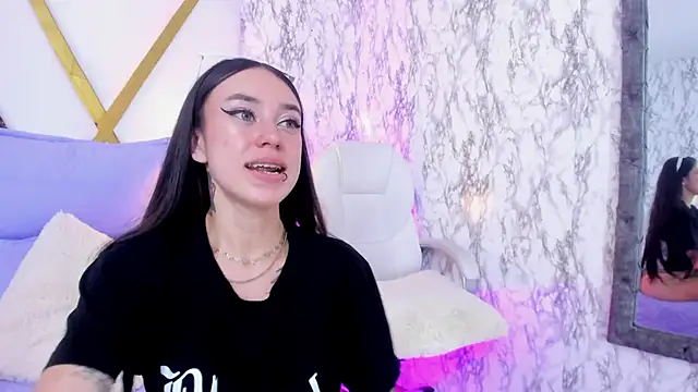 Snapshot of Athziry_ chatting on December 21, 2024, 12:42 am Athziry online show from December 21, 2024, 12:42 am