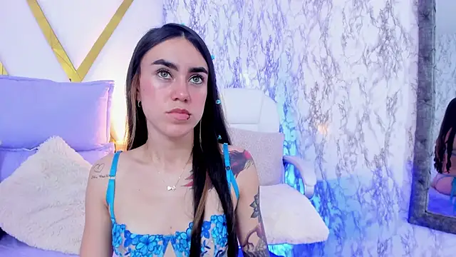 Snapshot of Athziry_ chatting on January 10, 2025, 8:26 pm Athziry online show from January 10, 2025, 8:26 pm