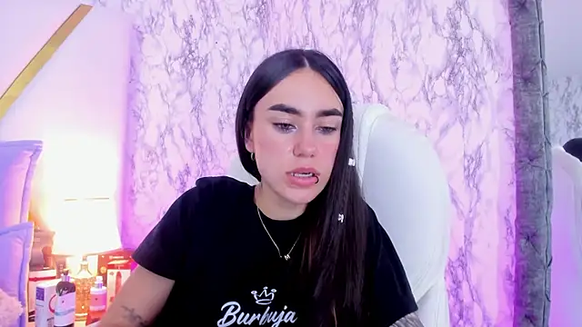 Snapshot of Athziry_ chatting on January 11, 2025, 6:23 pm Athziry online show from January 11, 2025, 6:23 pm