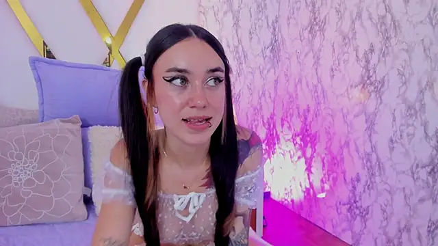 Snapshot of Athziry_ chatting on January 17, 2025, 12:42 am Athziry online show from January 17, 2025, 12:42 am