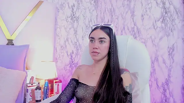 Snapshot of Athziry_ chatting on January 25, 2025, 2:37 am Athziry online show from January 25, 2025, 2:37 am