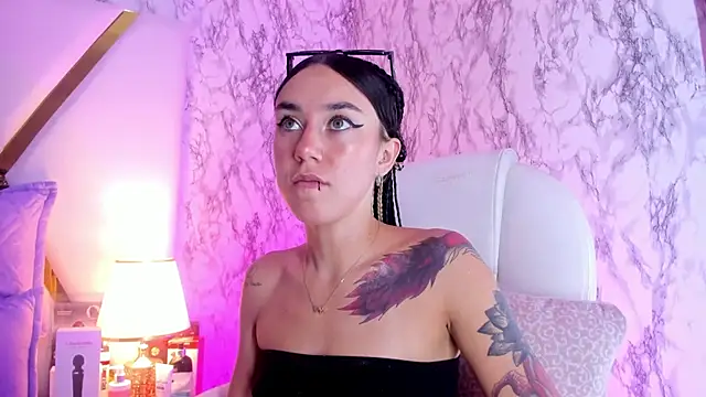 Snapshot of Athziry_ chatting on February 24, 2025, 9:20 pm Athziry online show from February 24, 2025, 9:20 pm