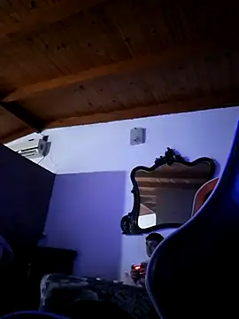 Snapshot of X_xtomas_x chatting on January 9, 2026, 6:05 am X xtomas x online show from January 9, 2026, 6:05 am