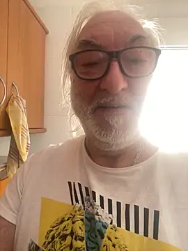 Snapshot of EroticVenetian chatting on April 1, 2026, 1:41 pm EroticVenetian online show from April 1, 2026, 1:41 pm