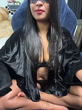 Snapshot of LillyLive chatting on February 18, 2026, 7:54 pm LillyLive online show from February 18, 2026, 7:54 pm