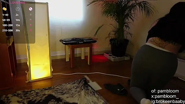 droolingdollfacee online show from September 9, 2025, 8:52 pm