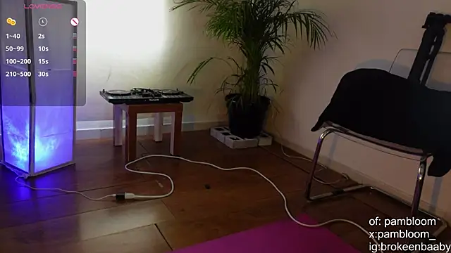 droolingdollfacee online show from September 19, 2025, 10:10 pm