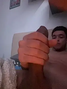 Snapshot of LukonPorn chatting on February 25, 2025, 3:52 am LukonPorn online show from February 25, 2025, 3:52 am