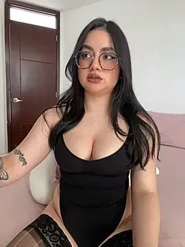 montmariana online show from June 17, 2026, 9:49 pm