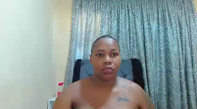 Snapshot of curvycloe1 chatting on January 19, 2025, 5:15 am curvycloe1 online show from January 19, 2025, 5:15 am