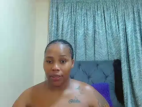 Snapshot of curvycloe1 chatting on February 3, 2025, 8:13 pm curvycloe1 online show from February 3, 2025, 8:13 pm