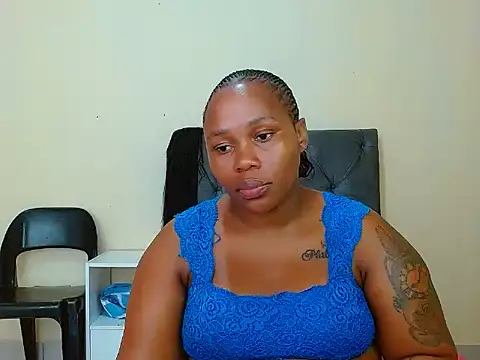 Snapshot of curvycloe1 chatting on March 10, 2025, 8:59 am curvycloe1 online show from March 10, 2025, 8:59 am