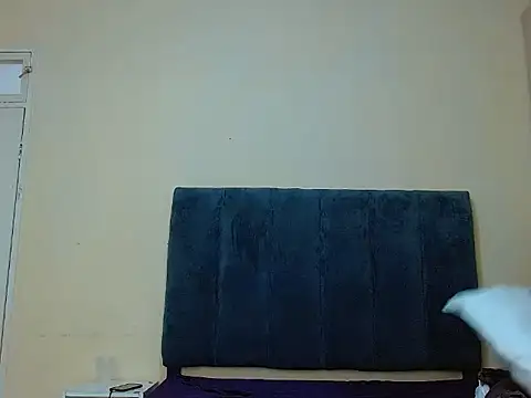 Snapshot of curvycloe1 chatting on October 10, 2025, 6:34 am curvycloe1 online show from October 10, 2025, 6:34 am