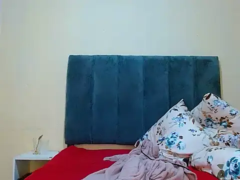 Snapshot of curvycloe1 chatting on November 28, 2025, 3:20 am curvycloe1 online show from November 28, 2025, 3:20 am