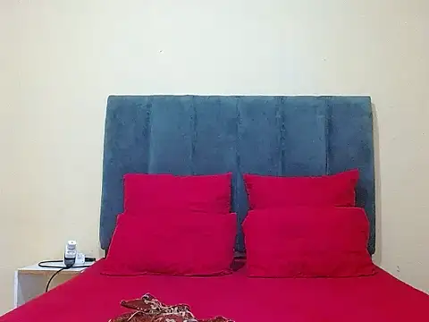 curvycloe1 online show from May 25, 2026, 7:14 am