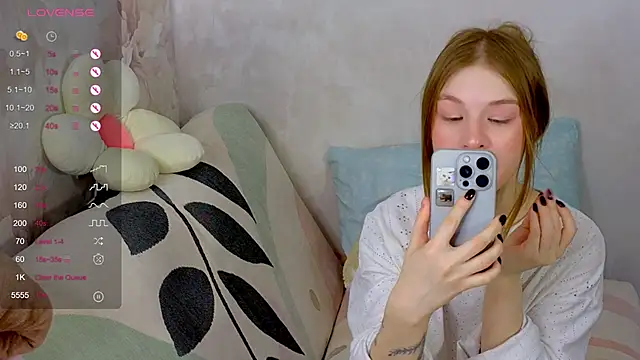 Snapshot of TrissMerigold9 chatting on October 28, 2025, 9:24 am TrissMerigold9 online show from October 28, 2025, 9:24 am