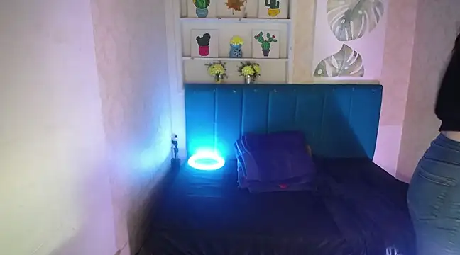 AnnaliOlsenX online show from February 12, 2025, 2:10 pm