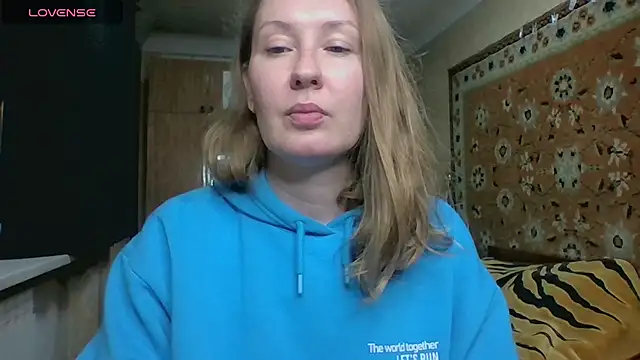 Snapshot of AnnaXLovers chatting on October 14, 2025, 2:18 pm AnnaXLovers online show from October 14, 2025, 2:18 pm