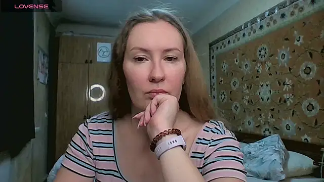 AnnaXLovers online show from June 12, 2026, 6:56 am