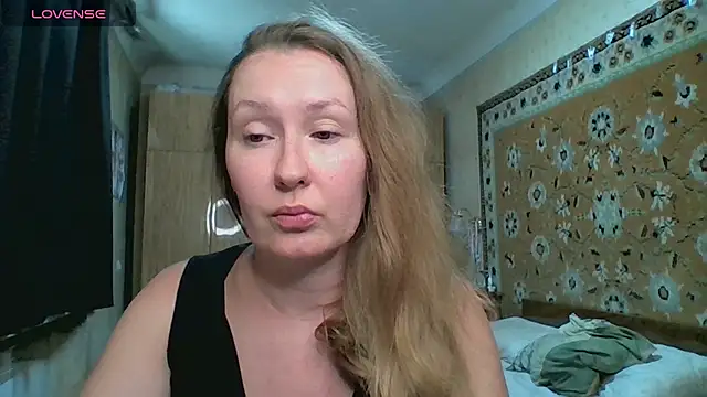 AnnaXLovers online show from July 13, 2026, 1:14 pm