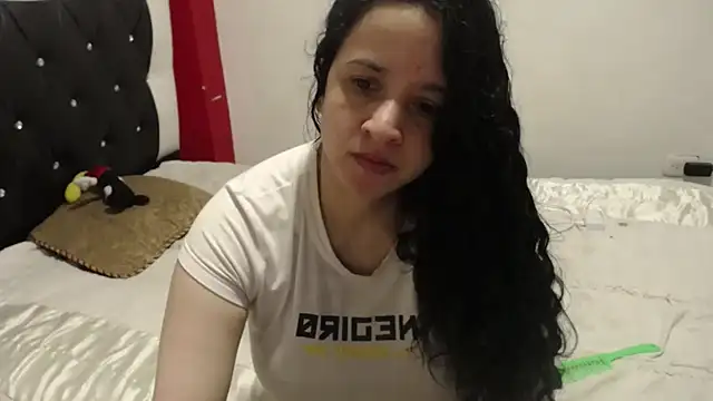 Katty Bones online show from October 30, 2025, 1:56 pm