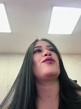 chica Hetfield online show from December 23, 2024, 6:27 pm