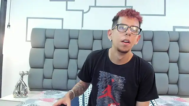 Derek and Skarlet online show from September 11, 2025, 6:08 pm