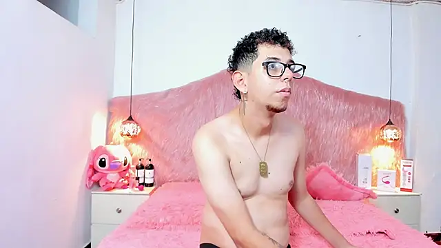 Derek and Skarlet online show from December 5, 2025, 6:37 pm